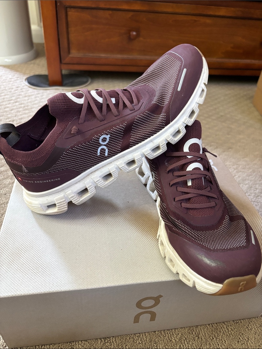 On Running Cloud versa women Running Shoes - mulberry white 8.5 - Picture 2 of 10